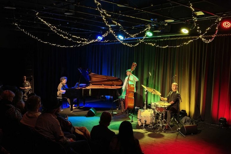 Highlight Image for Stage & Performance Features