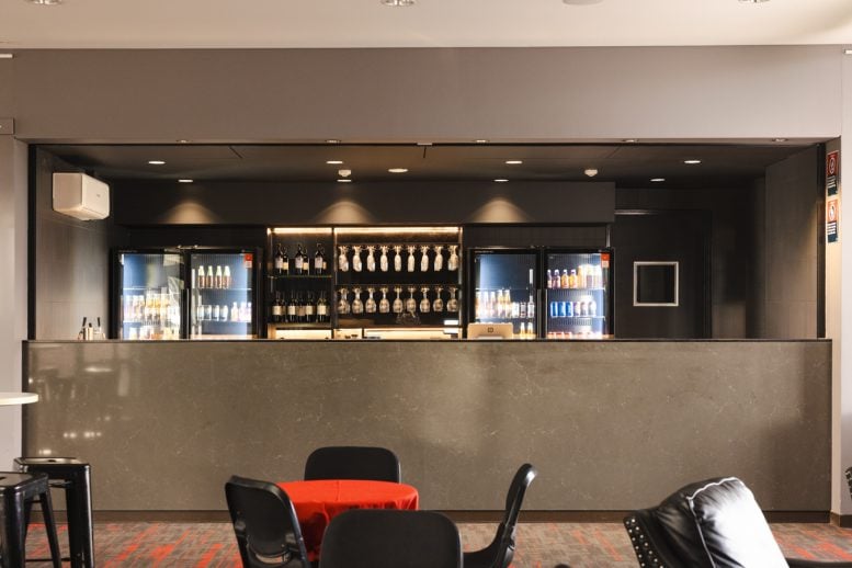 Highlight Image for Pre-Show Drinks & Nearby Dining