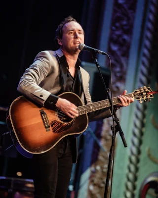 TWO WEEKS TO GO until @damienleith serenades the Q Theatre. 🎤🎶 A night dedicated to the legendary Roy Orbison and his timeless music. Let Damien Leith’s voice and guitar take you back on Thursday 4 December. 🎟 BOOK NOW. Ticket link on our profile. 📻 TUNE IN to @my88fm for brekky on Tuesday 25 November 8.30am to hear Damien Leith catching up with Wayne Tunks about music, touring and his upcoming show. #LiveMusicSydney #DamienLeith #TheJoan #Penrith #WesternSydney #RoyOrbison
#AUSIFY